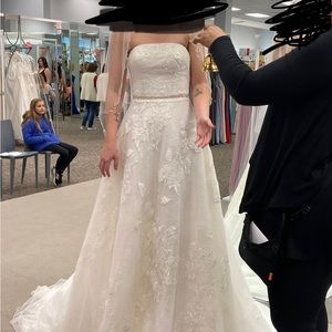 Brand new wedding dress. Tags on it still.